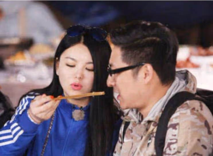 李湘的初戀男友依舊帥氣，改名之後進入電視，顏值實力優勝王岳倫