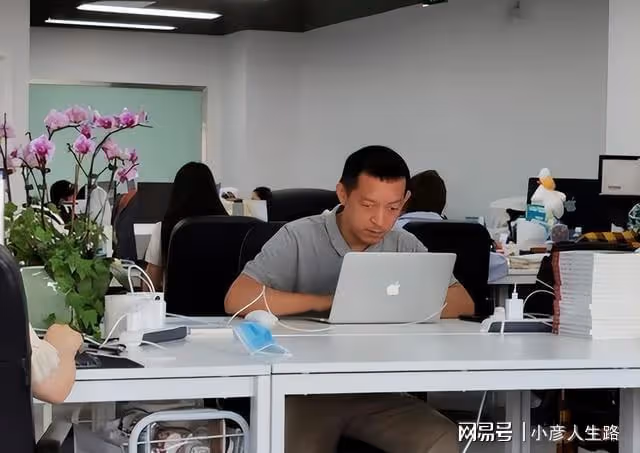 北大天才柳智宇:出家12年後還俗,主動降薪至2萬,帳號漲粉8萬