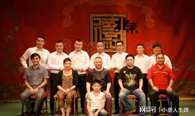 德雲社「頭九」拜師九周年,張九齡王九龍相繼發文,在線感恩師父