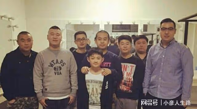 德雲社「頭九」拜師九周年,張九齡王九龍相繼發文,在線感恩師父