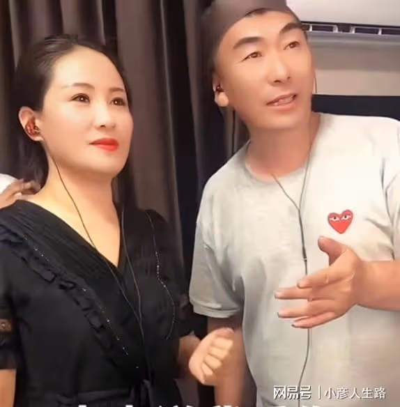 李玉成陪85歲馬玉琴摘花生,卻發文捨不得新歡,網友:丟人現眼