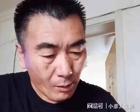 李玉成陪85歲馬玉琴摘花生,卻發文捨不得新歡,網友:丟人現眼