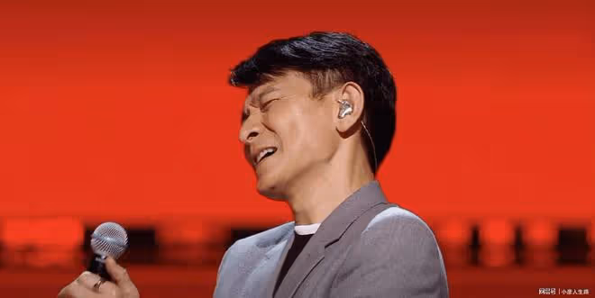 61歲劉德華開直播,略顯老態聲音沙啞,關禮物功能,活該紅一輩子