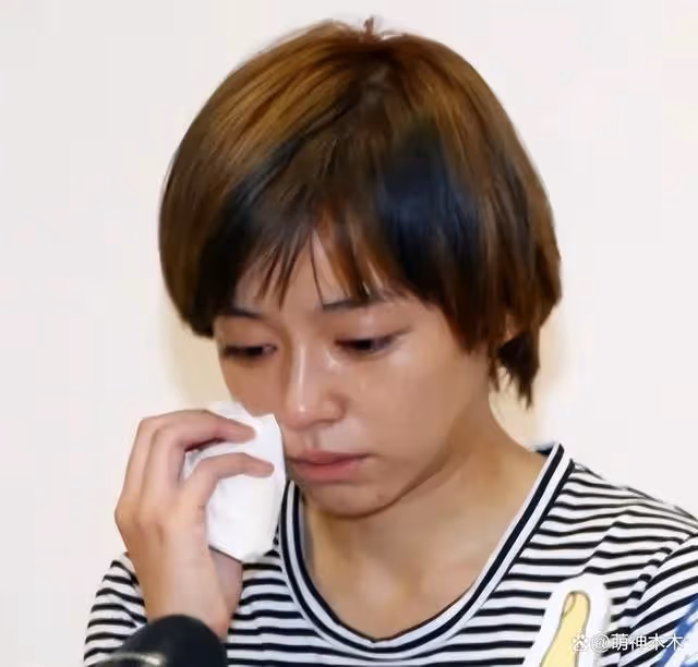 丈夫離世僅半個月 女星現身聚會笑容燦爛遭質疑