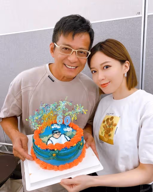 黃日華慶61歲生日　女兒黃芷晴親手做蛋糕獻孝心