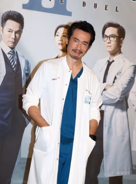 演醫生有板有眼　陳豪原來出身醫生世家