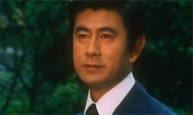 他陪伴妻子40年,83歲彌留之際另娶初戀,直言:我一直想這樣做