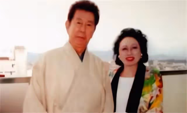 他陪伴妻子40年,83歲彌留之際另娶初戀,直言:我一直想這樣做