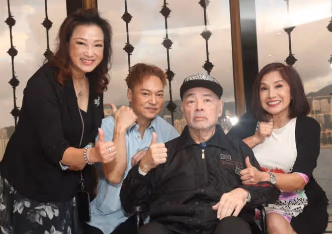 知名歌手坐輪椅仍開唱,卻遭女星嘲諷慘不忍睹,咬牙切齒激動反駁