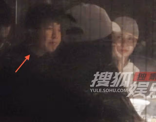 41歲宋佳與名導男友甜蜜約會,深夜同回愛巢,感情穩定疑好事將近