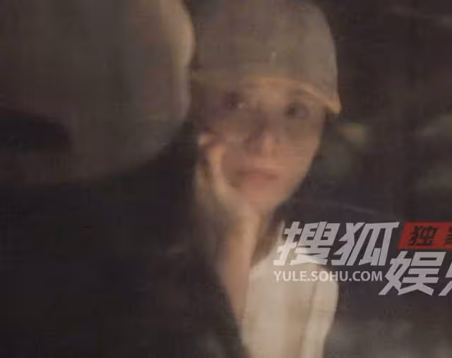 41歲宋佳與名導男友甜蜜約會,深夜同回愛巢,感情穩定疑好事將近