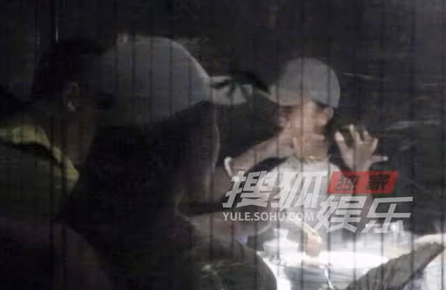 41歲宋佳與名導男友甜蜜約會,深夜同回愛巢,感情穩定疑好事將近