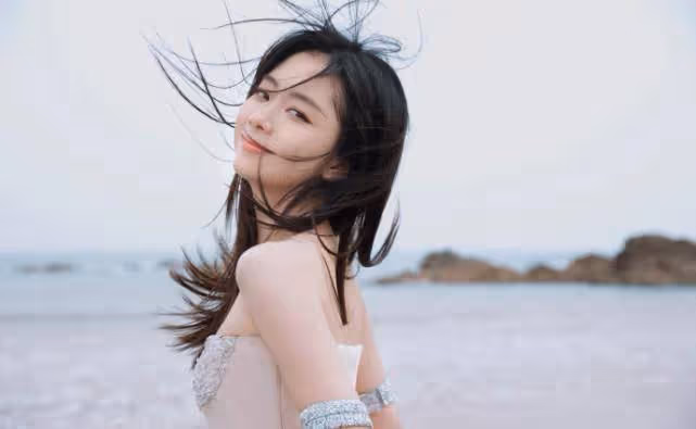 31歲譚松韻終於開竅了!穿時尚抹身材裙秀事業線,可以演蘇妲己了