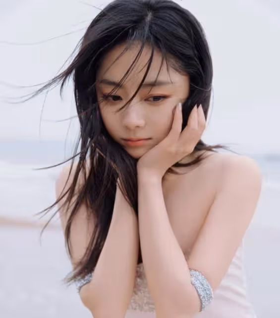 31歲譚松韻終於開竅了！穿時尚抹身材裙秀事業線，可以演蘇妲己了