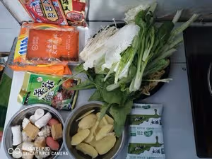 家庭版麻辣燙（火鍋底料加牛奶）