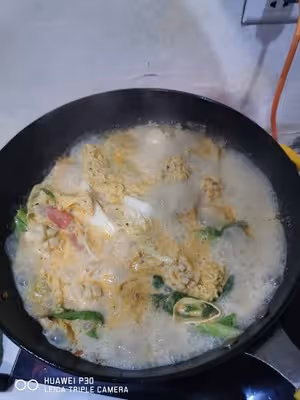 家庭版麻辣燙（火鍋底料加牛奶）