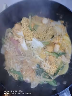 家庭版麻辣燙（火鍋底料加牛奶）