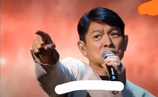 劉德華直播後「趕場式合影」上熱搜,怕人久等一路小跑,跪地感謝