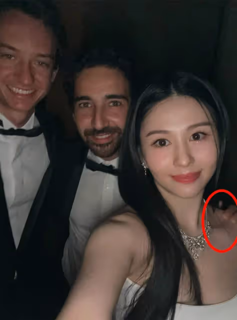 邱淑貞女兒近況曝光!一襲白色盛裝出席晚宴,身材豐腴笑容甜美,與千億富三代合影心情好,已融入名流圈