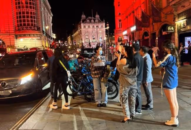 那英國外吃火鍋被偶遇 站路邊被圍觀拍照