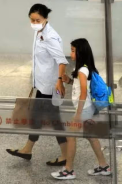 那英國外吃火鍋被偶遇 站路邊被圍觀拍照