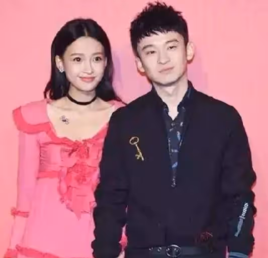 她才是京圈太子背後的女人 她的瓜大到沒人敢吃