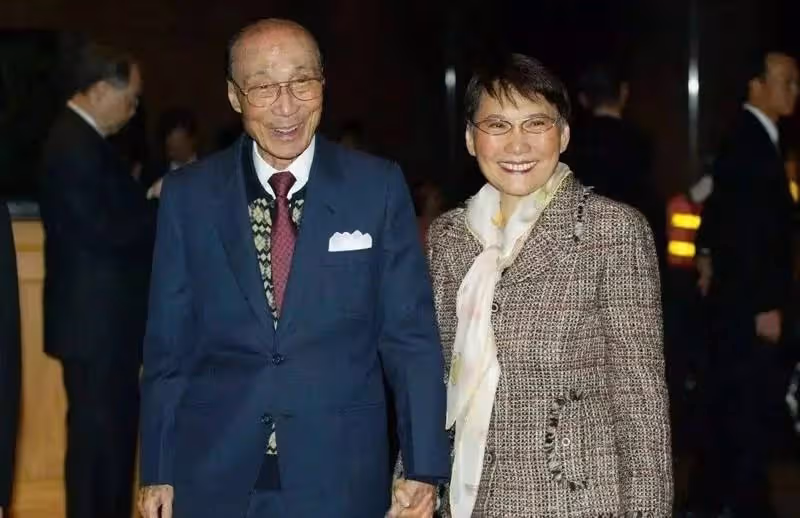 對方大27歲又已婚！她甘願「做妾室一生無兒女」苦等45年　轉正後「留下70億遺產」跟隨愛離去
