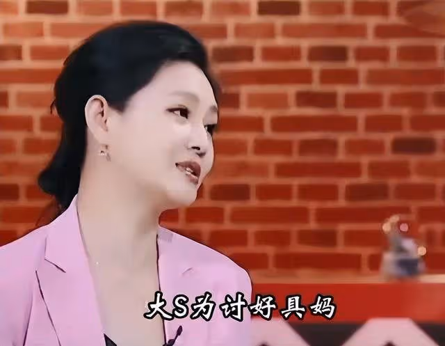 大s到底多愛具俊曄！為討好婆婆疑似給女兒改姓，網友：心疼汪小菲