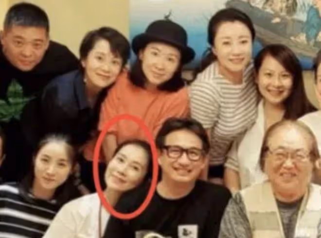 25歲隱婚生子，35歲緊抱黃磊的大腿，海清才是「人間清醒」