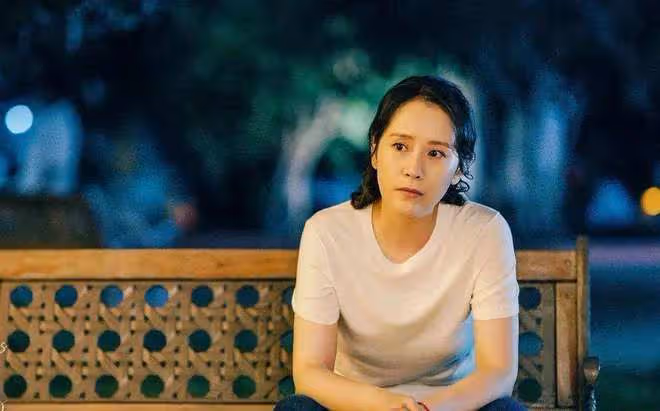 25歲隱婚生子,35歲緊抱黃磊的大腿,海清才是「人間清醒」