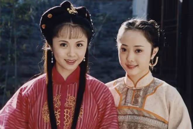 楊若兮穿古裝扮嫦娥,臉僵鼻塌被指撞臉蔡明,曾被張國立力捧12年