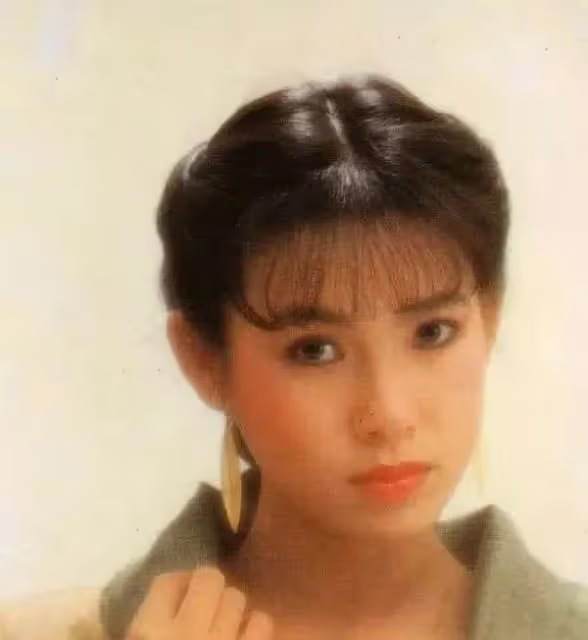 為生子做19次試管! 64歲周丹薇「遭富商背叛」患癌離婚 80歲老母親「九步一拜上山祈福」:不能再逃避了 !