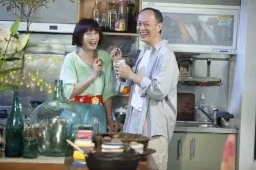 為生子做19次試管! 64歲周丹薇「遭富商背叛」患癌離婚 80歲老母親「九步一拜上山祈福」:不能再逃避了 !