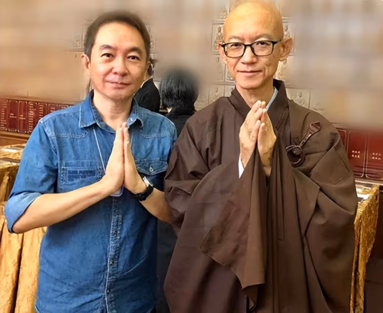 歌手賴冰霞削髪為尼後,前夫也進行了剃度儀式,夫妻變成師姐弟
