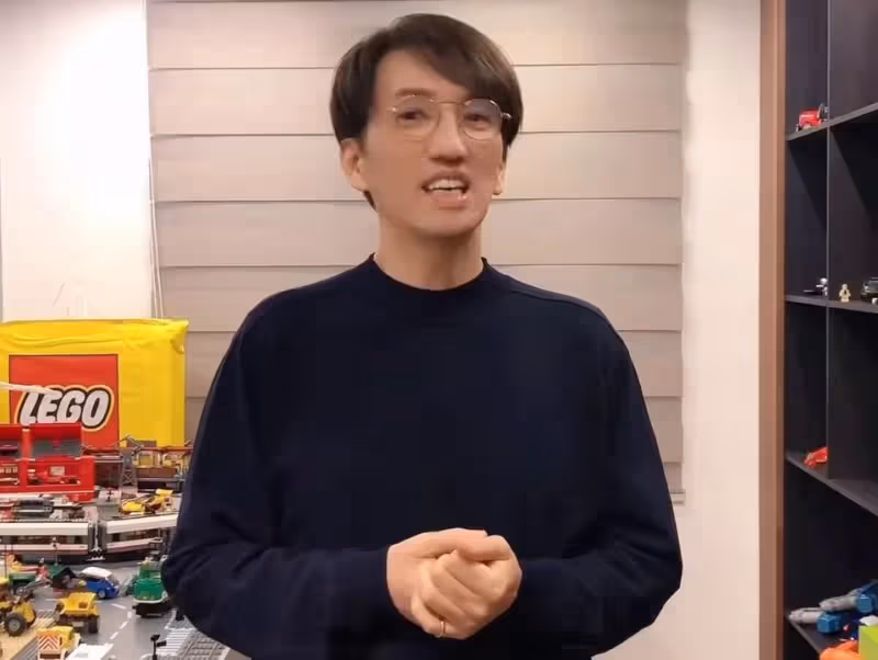 女歌迷曬與林志炫合影照,滿頭白髮滿臉皺紋,身體狀況讓人擔憂,網友:一副滄桑模樣