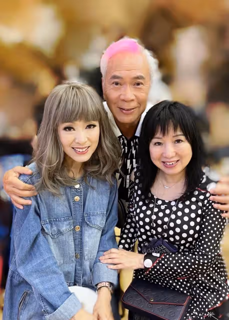 關了美顏拿掉假髮,米雪就是真實老人, 身材幹瘦皮膚鬆弛,網友:夠真實