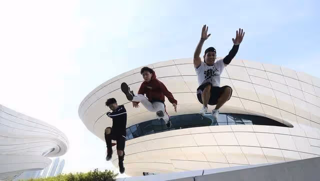 跑酷達人馮四方的十年，從200斤胖子逆襲八塊腹肌男神