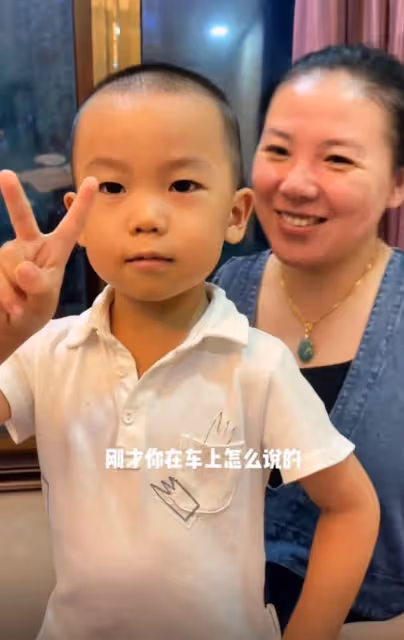 謝東為4歲兒子慶生，父子差55歲像爺孫，小22歲嬌妻戴翡翠很搶鏡