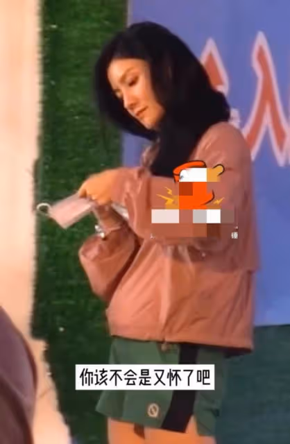 胡可確認懷三胎,四肢纖細肚子卻像大西瓜,高齡懷孕只為要個女兒