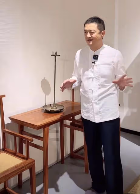 50歲李亞鵬直播顯憔悴,眼袋突出老態明顯,網友要求關閉打賞