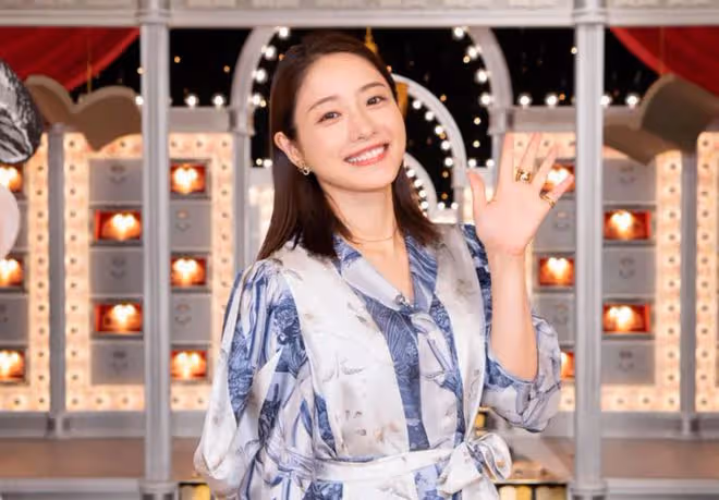 石原里美一家三口首曝光,挽手丈夫似熱戀少女,男方高大帥氣!