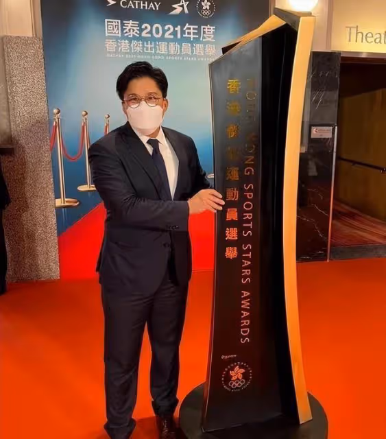霍啟剛和父親參加活動,感慨發聲說:事業步入正軌,郭晶晶是他堅強的後盾