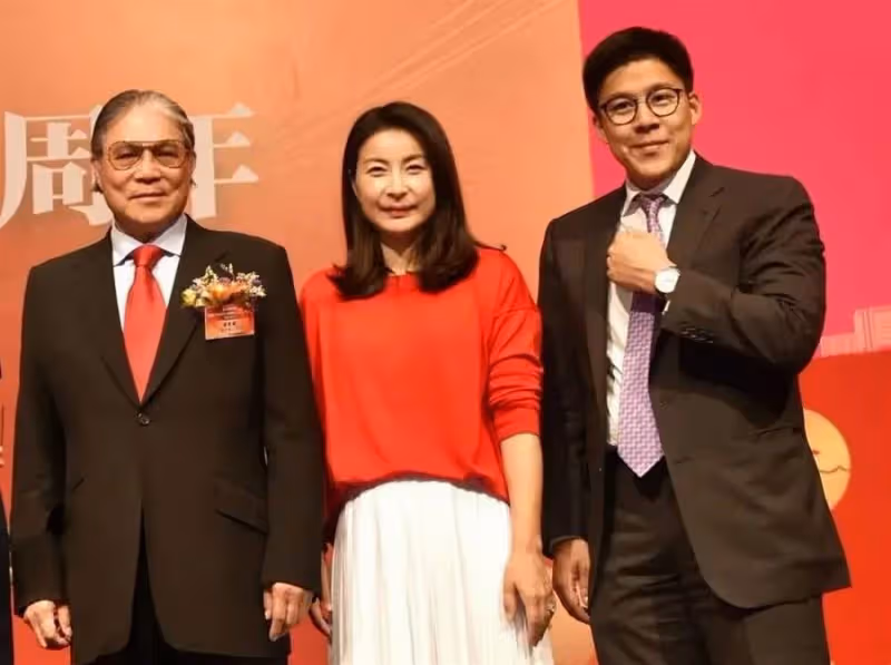 霍啟剛和父親參加活動,感慨發聲說:事業步入正軌,郭晶晶是他堅強的後盾
