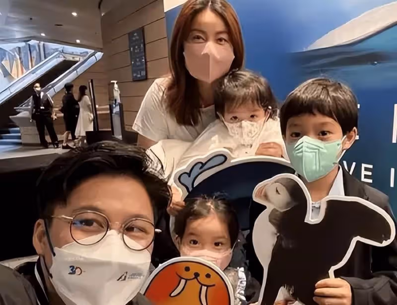 霍啟剛和父親參加活動,感慨發聲說:事業步入正軌,郭晶晶是他堅強的後盾