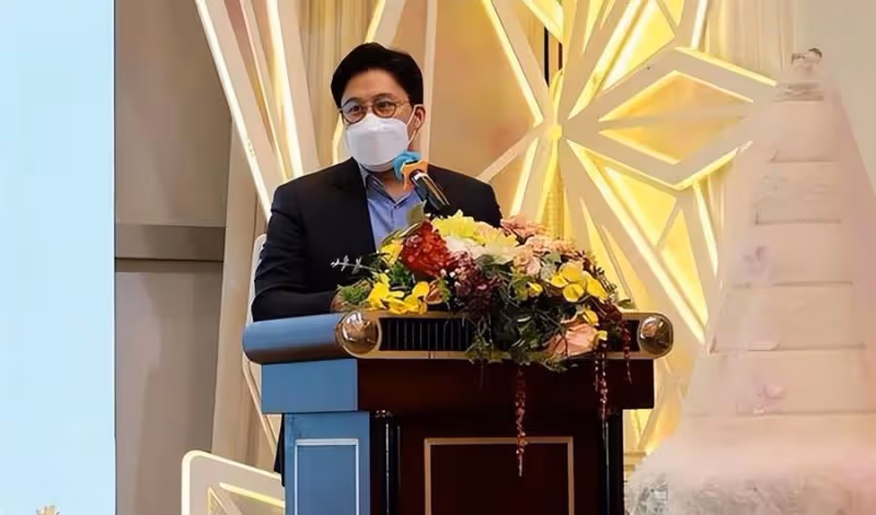 霍啟剛和父親參加活動,感慨發聲說:事業步入正軌,郭晶晶是他堅強的後盾