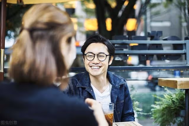 失業男人讓母親與哥嫂一家來長住,妻子:我倆AA,你自己養,我不伺候