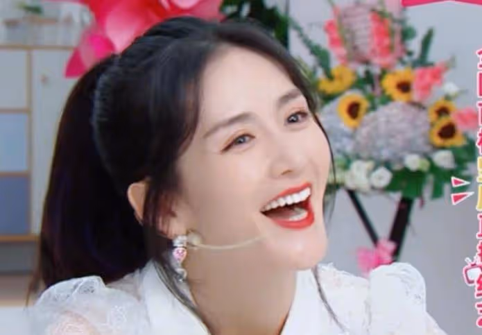 謝娜出鏡首秀賣房子,卻忘記打開美顏,39歲真實顏值認真的?