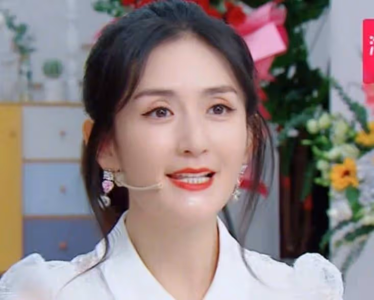 謝娜出鏡首秀賣房子,卻忘記打開美顏,39歲真實顏值認真的?