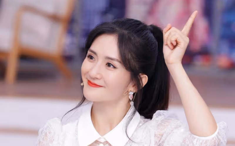謝娜出鏡首秀賣房子,卻忘記打開美顏,39歲真實顏值認真的?