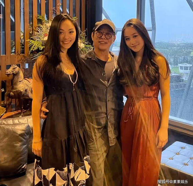 李連杰陪女兒國外逛街,Jada身材火辣,兩姐妹氣質狀態很歐范